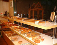 ベーカリー　ルーブルの店内
